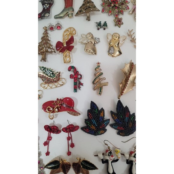 Lot Christmas of Jewelry 40 pc Bracelet Brooch Ring Earrings - Picture 6 of 9